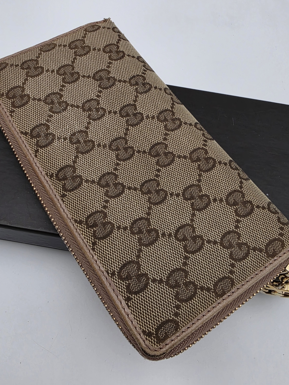 GUCCI Beige/Ebony GG Canvas Zippy Charm Wallet, Authentic w/COA..Original Box.